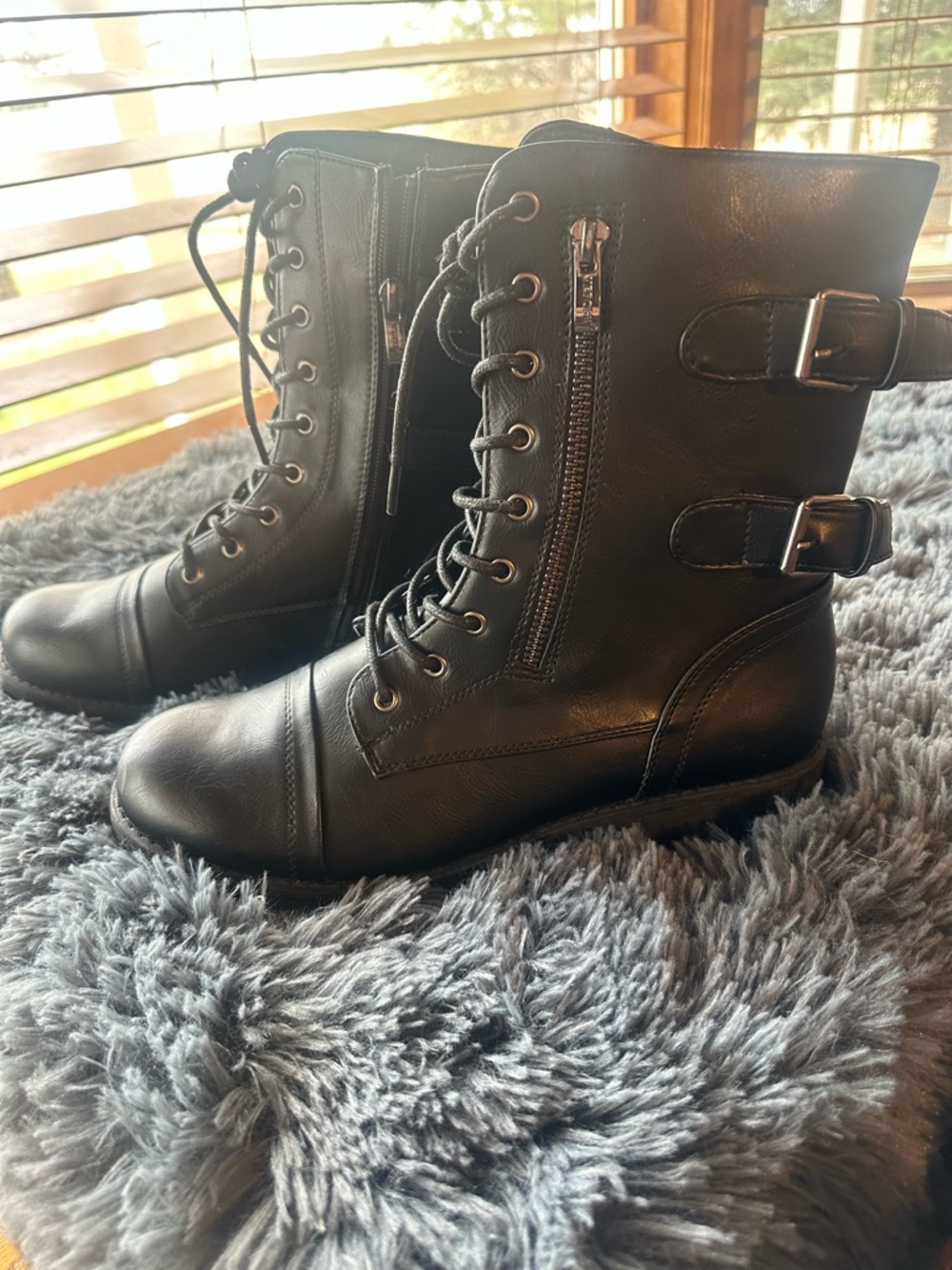 VEPOSE Women's Black Lace-Up Ankle Boots with Side Zipper